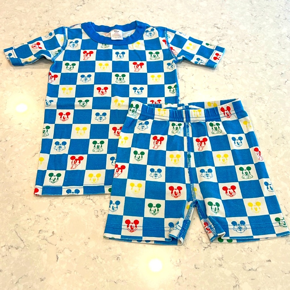 Hanna Andersson Disney PJs! Size 6-7 (120)